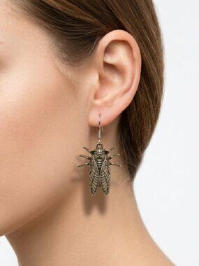 *Cicada Dangle Earrings, Gothic Insect Jewelry, Silver Tone